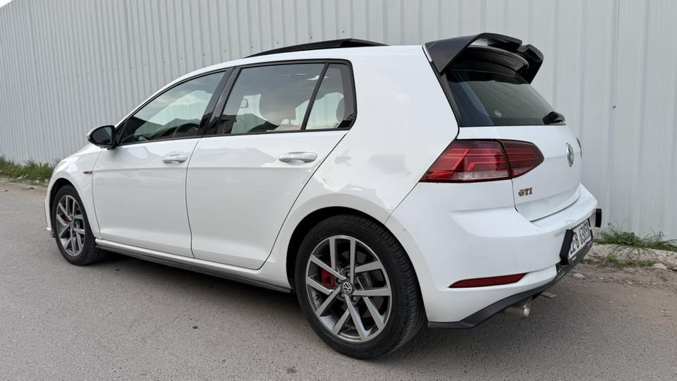 �🔥 للبيع كولف GTI موديل 2019 — فول مواصفات 🔥🚗

.ماشيه ١١٩ الف كيلو 

✨ المواصفات:
▪️ محرك 2000 تيربو قوي
▪️ فتحة بانوراما
▪️ مقاعد جلد 
▪️ تسخين مقاعد
▪️ إشارات بالمرايا
▪️ بصمة تشغيل + دخول ذكي
▪️ نظام Auto Stop لتوفير الوقود

🔧 ملاحظة:
حادث خلفي بسيط جداً — بدون ايرباك
السيارة نظيفة وجاهزة للاستخدام وما تحتاج أي مصاريف.

💰 السعر: 155 ورقة
📍 الموقع: بغداد
📞 الهاتف: ***********

📩 للمهتمين الاتصال مباشرة
