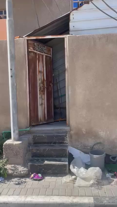 سلام عليكم يوجد شقه للايجار بل قبله قريب جسر المعارض قرفتين وصاله ومطبخ ودوانيه درج خارجي معزول سعر لاجار 450 قابل للتفاوض تصل علا رقم ***********
