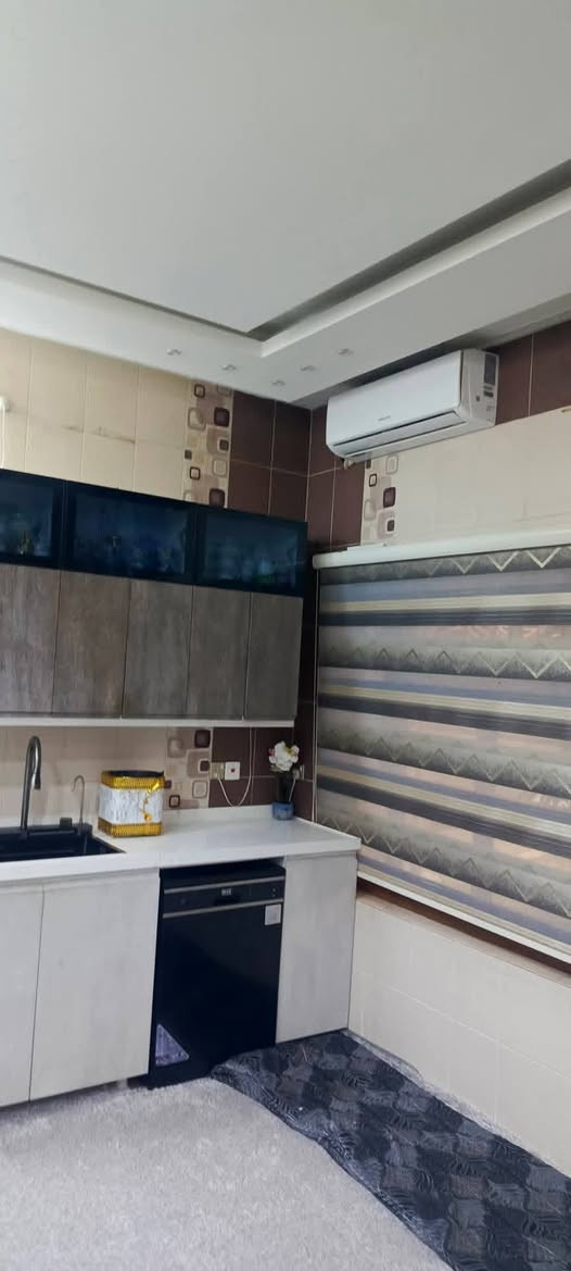 دار للبيع في حي الصديق الاولى
200 متر واجهه 10 ركن على شارعين تبليط
شروق تام
بناء حديث
موقع مميز جدا قريب من سايدين الجامعه
المربع الاول
6 غرف نوم واستقبال ومطبخ وصحيات بالطابقين وبيتونه وكراج
شرط التحويل
سند طابو الزهور
بناء فول درجه اولى
لمعرفه السعر اكتب تم ليصلك على الخاص
للاستفسار زياره المكتب حي سكر قرب من مجمع الاوربي 2
***********
***********
