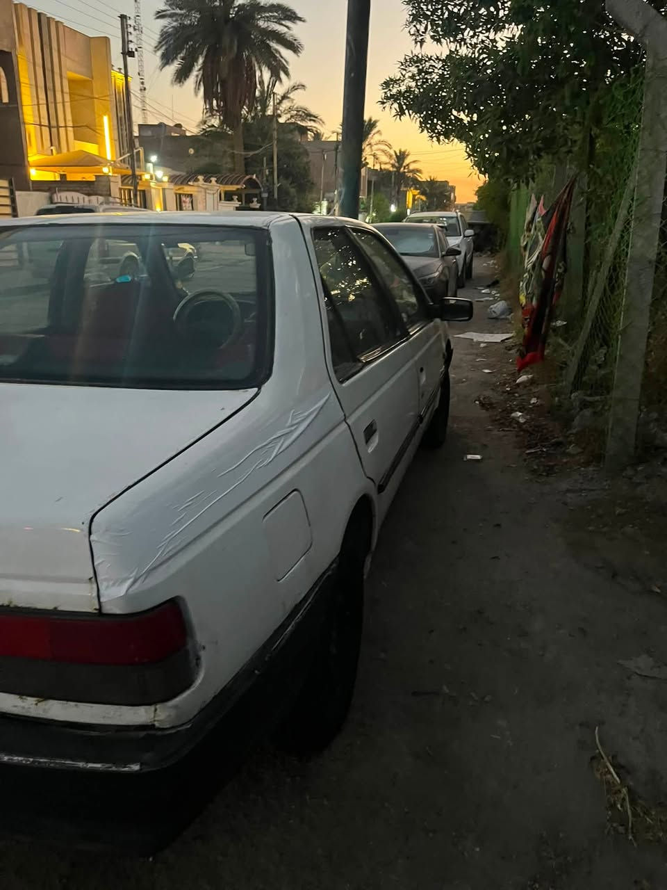 السلام عليكم بيجو روى لبيع او مراوس
مكينه بيه خيط تبخير. 
تبريد شغاله 
مصبوغه عام بدون حادث 
بيه زوج تايرات الخلفي جديدات والامامي نص عمر
 صدر جديده 
مكان بغداد الشعب او البنوك 
رقم الهاتف ***********
