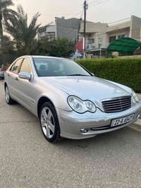 مارسيدس c200 كلين للبيع خليجي أربعه سلندر كومبريسر موديل 2003 حادث كلي...