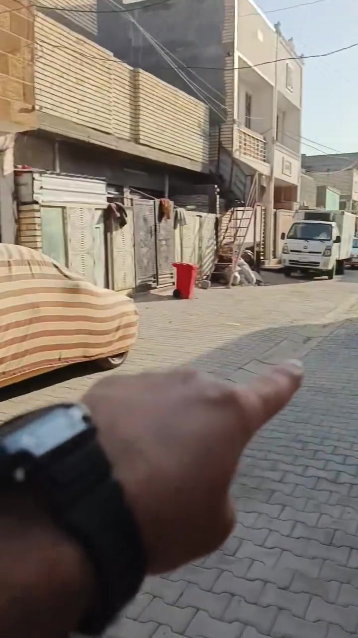 سلام عليكم بيت البيع بلدونم شارع ابودراج خدمات كامله عرض شارع ١٠متر سعر بيت ٣٩وبي مجال بيت بلوك قاطين ***********
