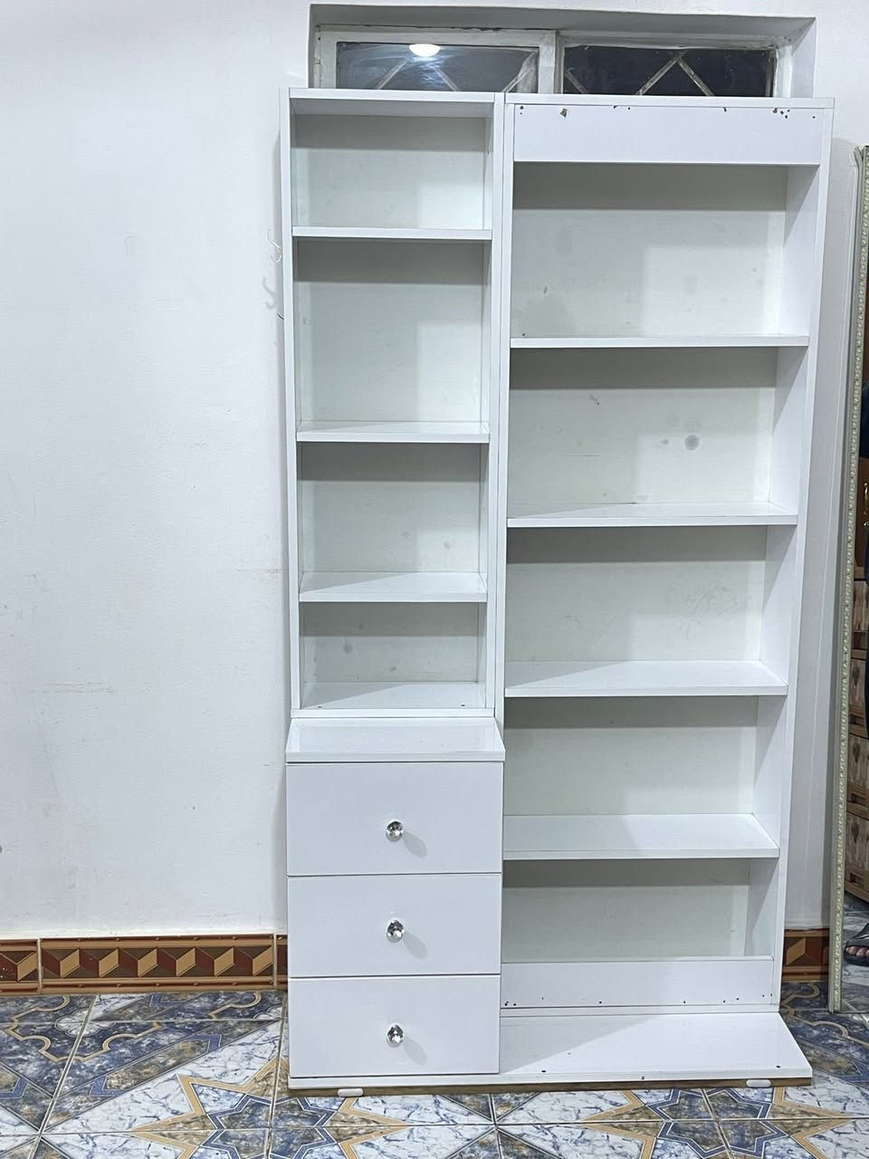 ميز رفوف قياس طوله 170 متر وعرضه متر
ب150 وبي مجال والمراية ممكن تترجع تصير باب


**إذا كنت صاحب هذا الإعلان وتريد حذفه لأي سبب، رجاءا أرسل رسالة إلى الدعم الفني**