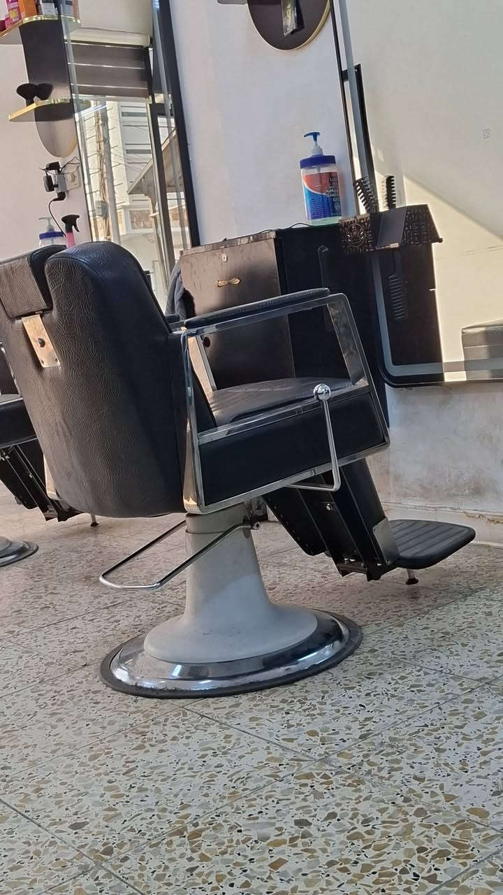 كراسي حلاقه ٣ نيو براند للبيع
المكان بغداد ***********

