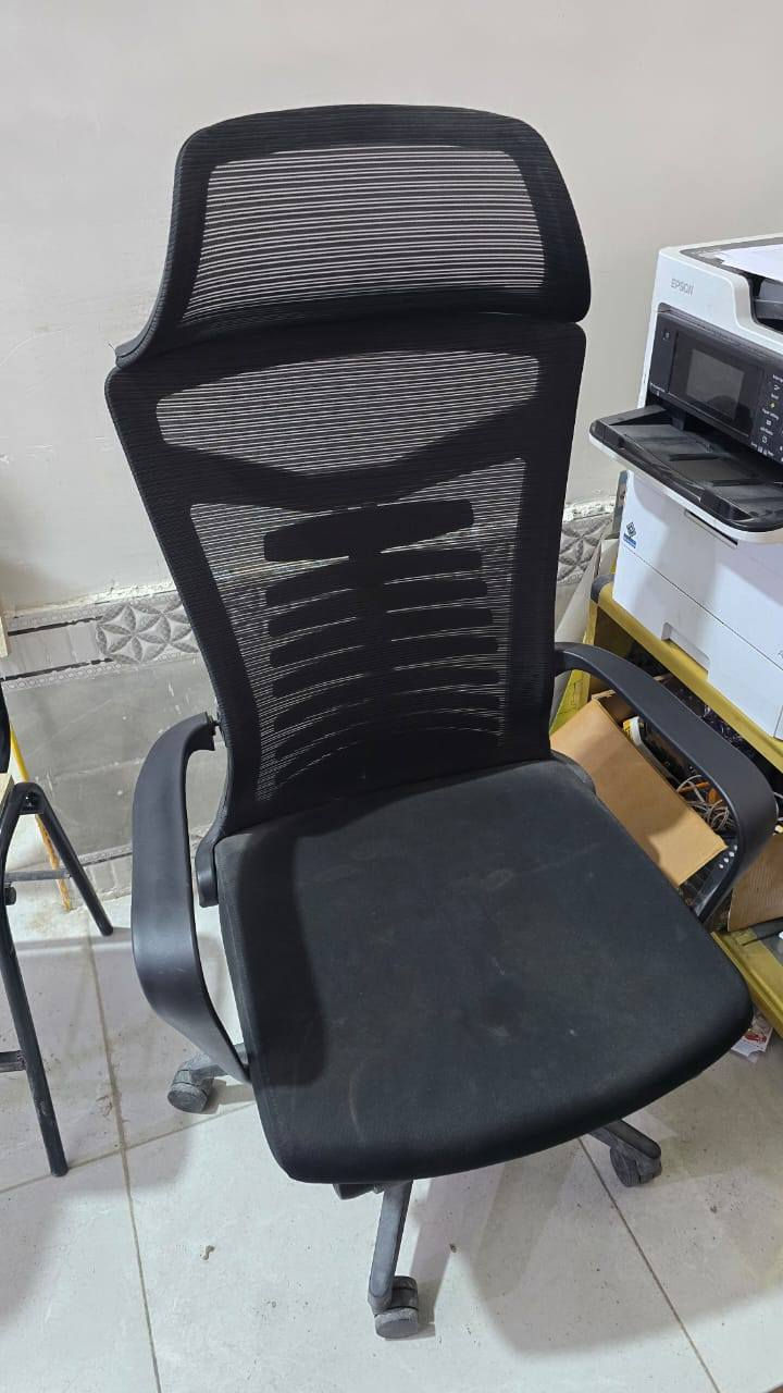 مكتب كبير وكرسي اخو جديد نظيف السعر ١٢٥ والكرسي ب ٢٥ الف


**إذا كنت صاحب هذا الإعلان وتريد حذفه لأي سبب، رجاءا أرسل رسالة إلى الدعم الفني**