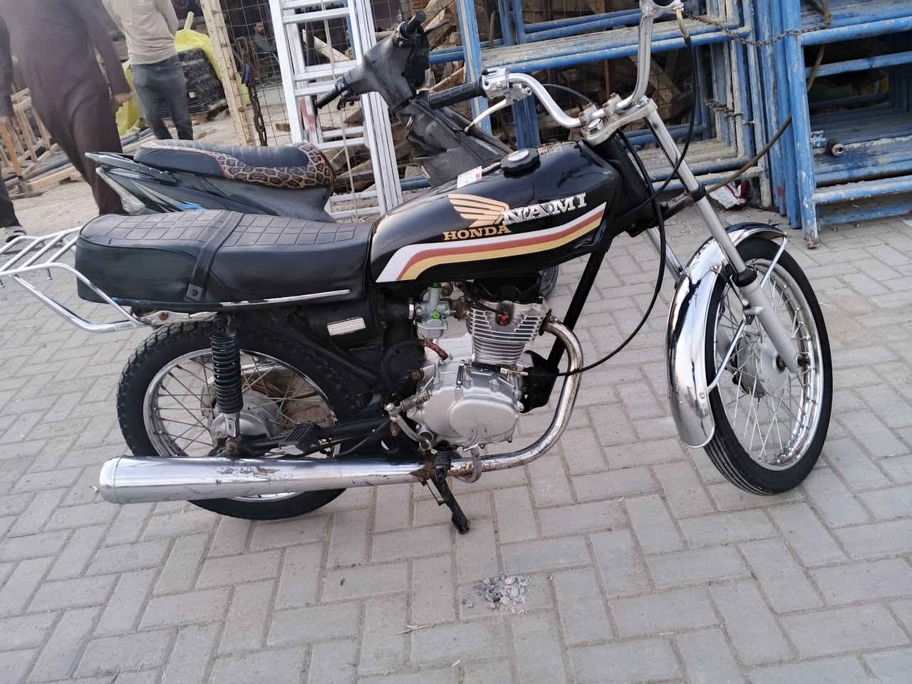 دراجة للبيع قراض كلة جديد اي نقص مابيهة محرك نامة مفتوح ادوات مكفولة من السرقة مكينة فول نشطة السعر 425وبيهة مجال حك الجية ***********
