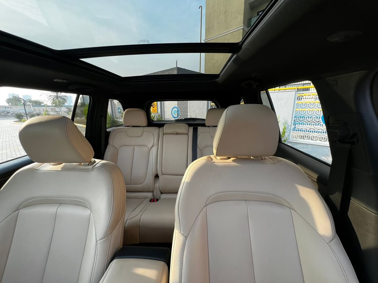 السلام عليكم

للبيع جيب موديل 2024

فول مواصفات حادثها جاملغ وبنيد وباب السايق مبدل اصلي نفس اللون

ماشية 7 الاف اخت الزيرو بوضع الشركة داخل عسلي 

مرقم بغداد بأسمي تحويل ثاني يوم

المواصفات :

بانوراما 
كشنات جلد وكهرباء
فور ويل
هاند بريك بصمة
مري قلاب 
رادارات امامي وجانبي
وباقي المواصفات المعروفة ب الفول
مكانها بغداد السيدية

350 ورقة بيهة مجال

للاستفسار
***********
