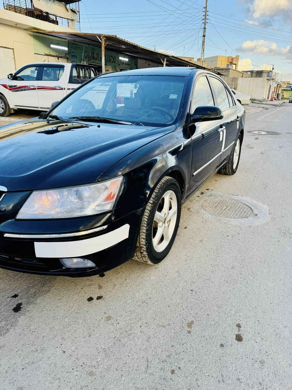 السلام عليكم سوناتا مامسجل موديل 2009 وارد امريكي محرك 2400 السياره انظف و احلى من الصور مكفوله من الرصعات و الطخات 
السياره فتحه  سقف 
طخم تواير جديد 
كير محرك شرط 
تبريد كهرئيات شرط 
صدر جديد 
السعر 45 
مكان السياره الشرقاط 
ابيع نقد فقط 
جماعه 40 و جوه لا تعب نفسك 
***********
