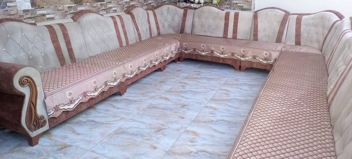 سلام عليكم ديوان 12متر زاويتين ويه الغطوه والسعره كلش مناسب جداً للتواصل الرقم بي واتساب  ***********
