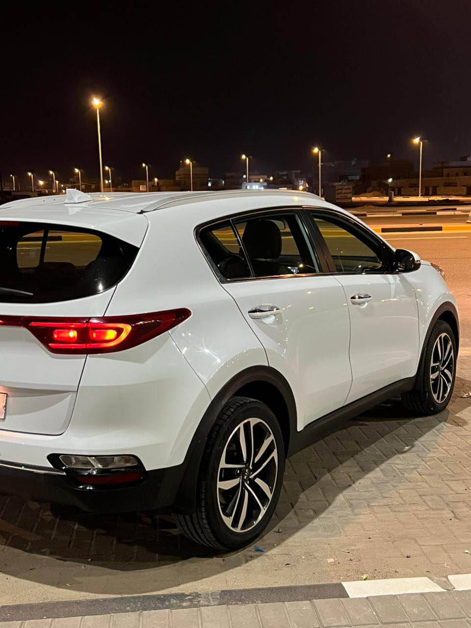 السلام عليكم  سبورتج  مديل 2020 وارد خليجي 

محرك 2000 دوش 

كفاله كير ومحرك 

حداداه كفاله 

تبريد كفاله 

تخم تايرات كفاله 

  بيه بارد باي السايق وباب الخلفي 

كد شبر  شاشه كامره

 خلفيه  حساسات امامي 

وخلفي كشتات عسلي

 جلد مطعم مخمل 

السعر 185 وبيها مجال 

الرقم ***********

للعلم سياره باسمي تاخذ تحويل مني 

سياره على كد بيت اخوان البصرة, العراق
