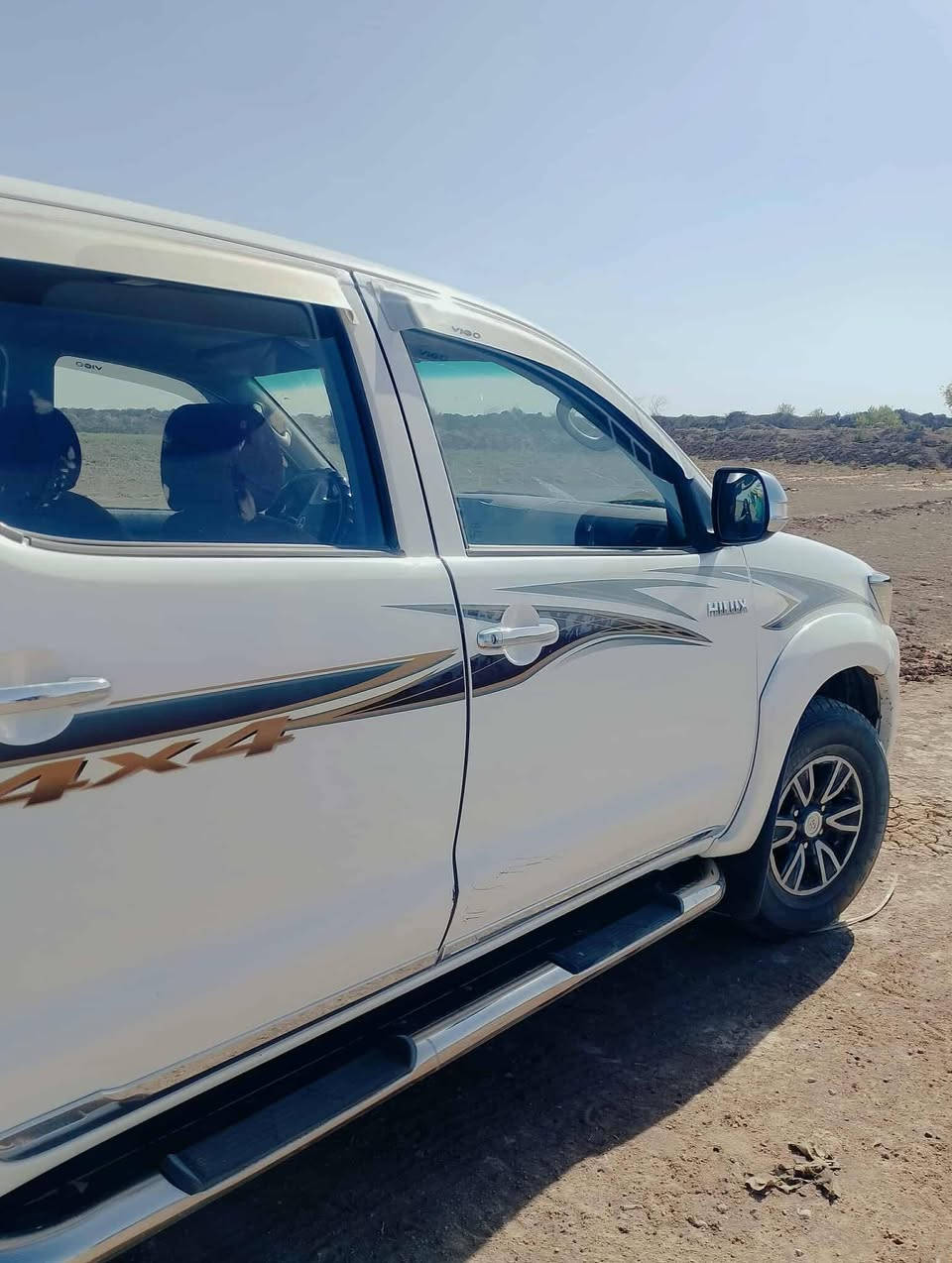 السلام عليكم بيكم تيوتا هايلوكس 2015كويتي مكفوله كفاله عامه حدايه جديده تخم تاير فول مواصفات كاز كاز كاز؟ماشيه 325 رقم اربيل سنويه صاقطه سياره مال جناي *********** بي واتساب السعر 200
