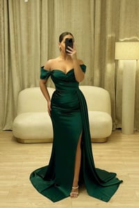 فستان • مقاس ٣٨-٤٢