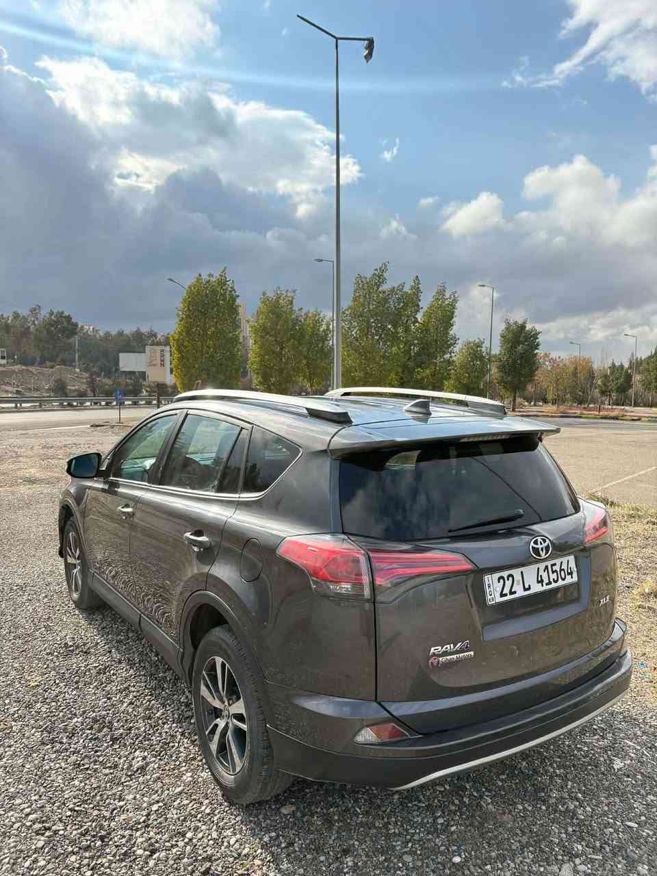 RAV 4 2017
ئەمریکی - بێ بۆیاخ ،بێ ئێرباگ و بێ ژوور تەنها شاسی یەک قۆپی گجکەی هەیە هەر چانەکرایتەوە - سێ جێ كەمەک تعديلى هەیە ، مواصفاتى فول XLE ( بەسمە - سلايت - شاشه - كاميره - رادار  - خەتی جادە - لایت لید و زینون...)
تا ئێستا تەنها 69000 مایل ڕۆشتیە
گێڕ و مەکینە و تبرید بە شەرت 
ڕەقەم و هەزە و سنوی نوێ
خاوێن و یەک دینار مسروفی نییە
بۆ ڕەسمی زیاتر نامە بنێرە
رقم تلفون ***********
سعرى 165$ مجال أربيل, العراق
