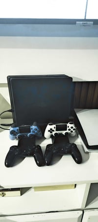 بلي ستيشن ٤ مهكر • SSD ٢ تيرا • ٤ جوستكات أصلية