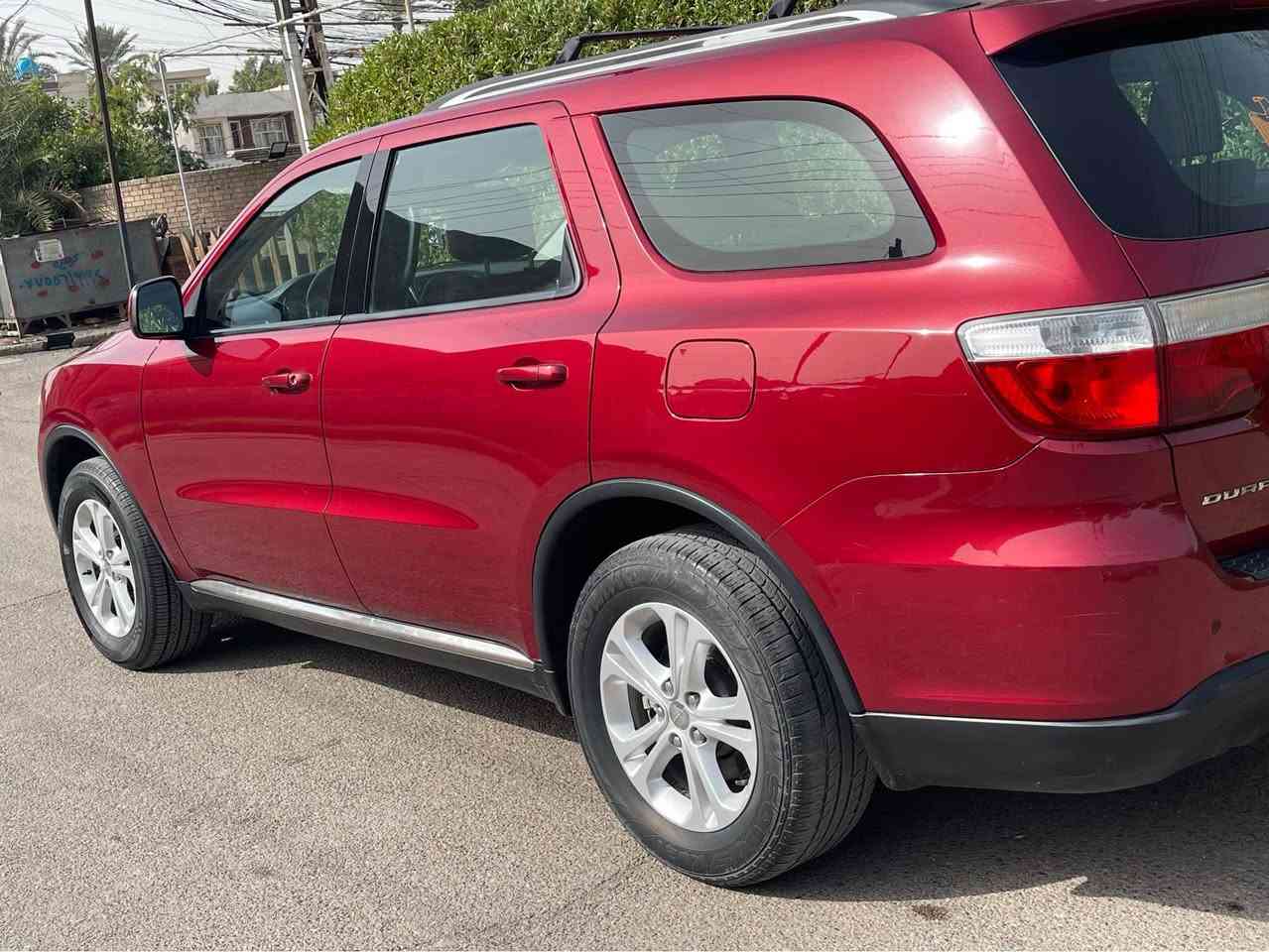 السلام عليكم 
دورنكو 2013 خليييجي وكاله مكفوله كفاله عامه من الصبغ 
ماشيه 114 mi 
لون احمر طماطه يجنن 🍅
رقم بغداد الدولي الجديد باسمنا تحويل مباشر 

 مواصفات فوووول 1/1 :- 

بصمه تشغيل + بصمه ابواب 
 فتحه سقف 
كشنات جلد لونين ( قرميدي واسود ) 

شاشه كبيره + كاميرا دواره 
ويل كب كبيير 
تحكم ستيرن فول 4 جهات 
وباقي مواصفات الاعتياديه 
معروفه مواصفات الخليجي 
 السعر :- 205 ورقه وبيها مجال 

للاستفسار :- مكان السياره بغداد الصليخ *********** بغداد, العراق
