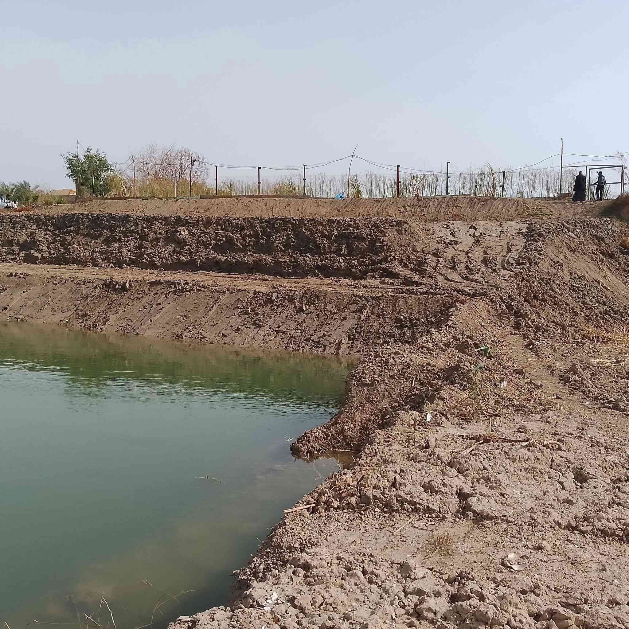 تحيه طيبة للبيع شاطيه 4دونم الواجه ٤٥ والنزال ٢٣٠ طابو سند 25تحويل مباشر تطل ع نهر دجله مباشر متوفر جميع الخدمات تصلح سكن او انشاء مزرعه العنوان واسط العزيزيه السعر وباقي التفاصيل اتصل وتدلل ***********
