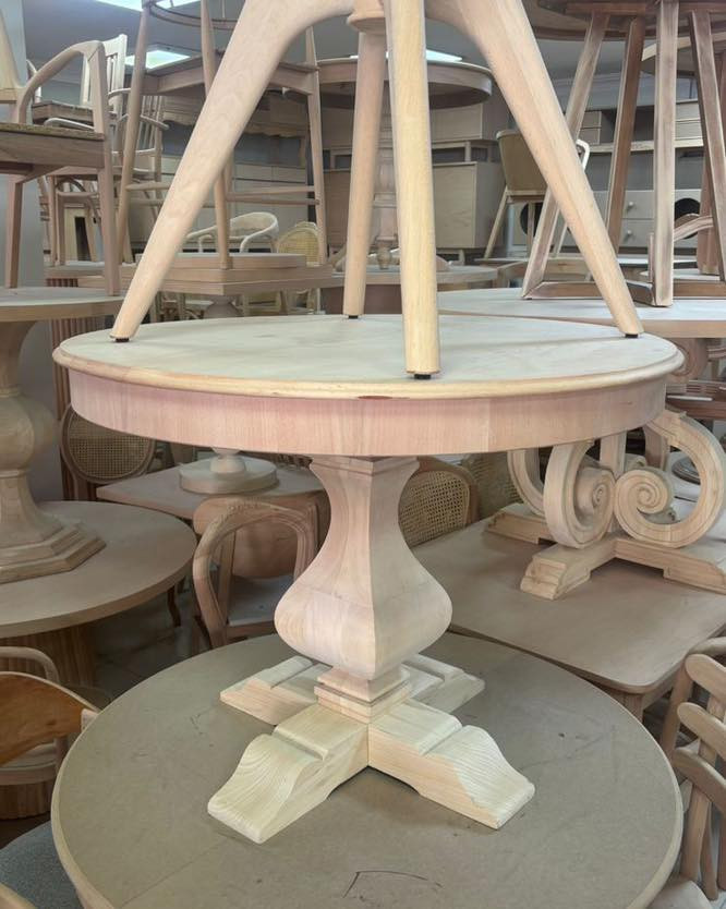 "النجارة هي لغة الخشب، والأثاث هو الكلمة التي تُروى 🏮
🛋️. نحن نتحدث بلغة الفن والجودة 👍
للاتصال : ***********
واتساب : *********** 
#نجارة_بغداد #أثاث_فاخر #اثاث_منزلي
