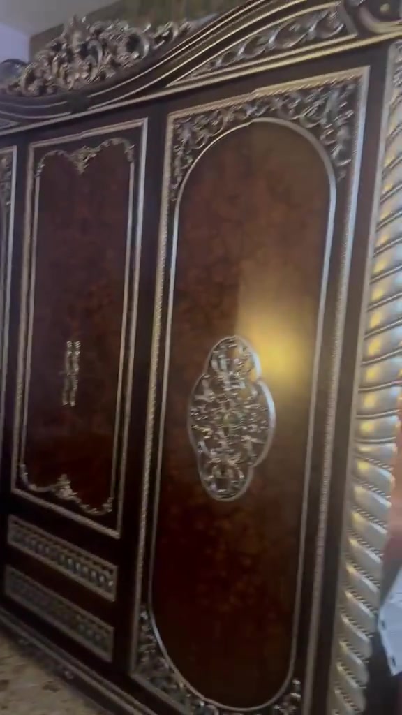 السلام عليكم غرفه نوم مصري درجه اولى نظيفه جدا السعر 650 الف وبيه مجال للطيبين مع دوشك هديه الاتصال ***********
بغداد حي الجهاد منطقه السمجه
