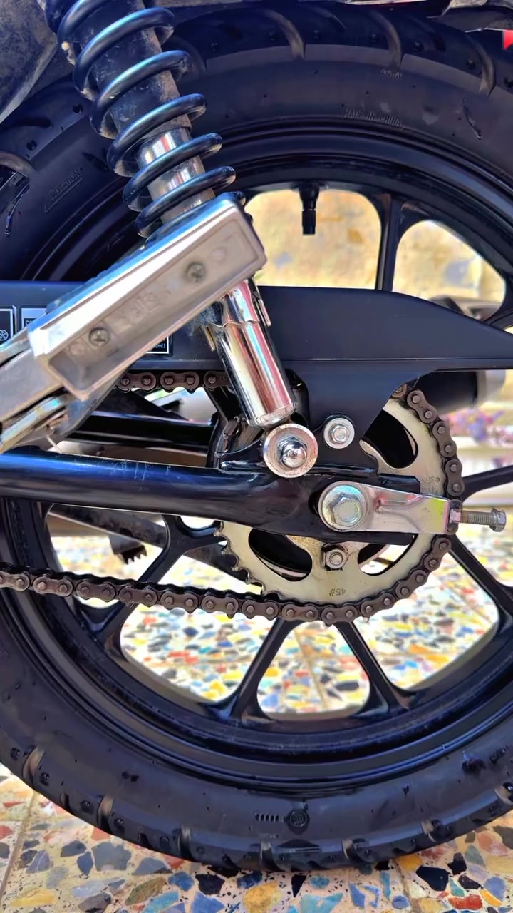 السلام عليكم ار كي 200 للبيع دراجه جديده حيل معتني بيه بشكل كل ٥٠٠كيلو ابدل دهن وادير اورال الفول التر ب١٨ الدراجه شركه مابيه نقص شغل وتطلع للسعوديه عليه سستم جنط ودرع ولايتات وياهه زنجيل شركه احتياط وقمجي وسكليتر شركه احتياط الدراجه ماشيه8000فقط الدراجه مشايفه بانزين عادي ابد بس محسن افوله رقم اربيل  سعر ٢٣٠٠قفل قفل قفل ماتعامل ابدوماكوهيج سعر والقران تسوه الدايون والدراجات كله ***********
