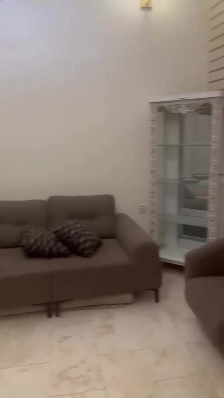 🔥 تحية طيبة️ 

🏘️ شقة أرضية مواثثة للايجار
📍 قرب سكة الداودي

✨ تتكون من:
▪️ استقبال
▪️ مطبخ
▪️ غرفة نوم
▪️ منور

💰 الايجار:
▪️ مليون دينار دفع شهر بشهر
▪️ 900 ألف بعقد سنوي

✨يوجد أيضاً عروض أخرى سكنية وتجارية
 بمناطق مختلفة وبأسعار متنوعة
📱اتصال ***********
💬 واتساب: ***********
🔎 رمز العقار : 355

✨يوجد أيضاً عروض أخرى سكنية وتجارية
 بمناطق مختلفة وبأسعار متنوعة
📱اتصال ***********
💬 واتساب: ***********
دارك عراقي للوساطة والاستثمار العقاري
✨نستقبل كافة العروض السكنية والتجارية✨

#عقارات_المنصور_الأميرات_الداوودي_حي_المتنبي_المهندسين_حي_العربي_المالية_حي_دراغ_البيجية_العناب #عقارات_اليرموك_المأمون_الداخلية_القضاة_الحمراء_السفارات_القادسية_الحارثية_حي_الجامعة_الخارجية_العدل #شقق_إيجار #عقارات_المنصور_الأميرات_الداوودي_حي_المتنبي_المهندسين_حي_العربي_المالية_حي_دراغ_البيجية_العناب #شقة_مفروشة
