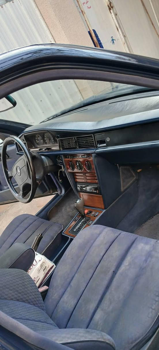 مارسيدس 190موديل ١٩٩٢
محرك بلادي ٦سلندر 
وارد يابان
تبريد 
كراسي كهرباء
٤جام كهرباء 
سيارة على وضع الشركة اي تحوير ما بيها مال جناي 
سنوية بسمي تحويل ثاني يوم 
السعر ٦٠ ورقة 
المكان بغداد 
***********
