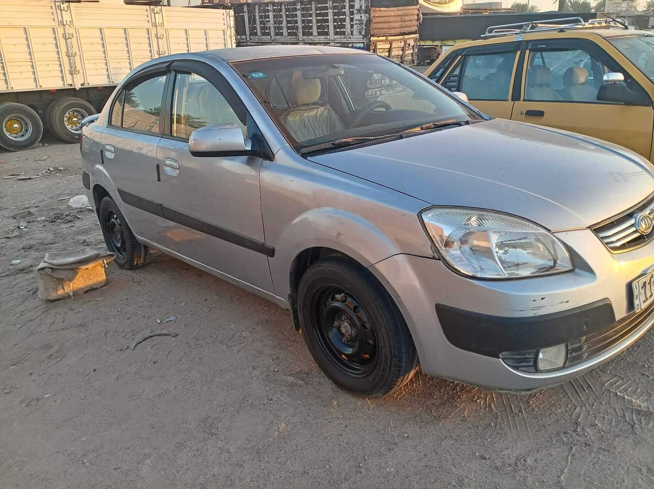 ريو 2007  رقم بغداد بأسمي مكينه 1600 بيهه جاملغ امامي ايمن وجاملغ ايسر طخطخات ومعمرات بدون دواخل بنيد سليم سياره بيها جراد بالقماره وكلير باب السائق والباب الثاني السياره بدون دواخل تبربد ثلج تخم تاير محرك نضيف بي لاستيك ولف فقط السعر 67 مكانها بغداد ابو غريب ***********
