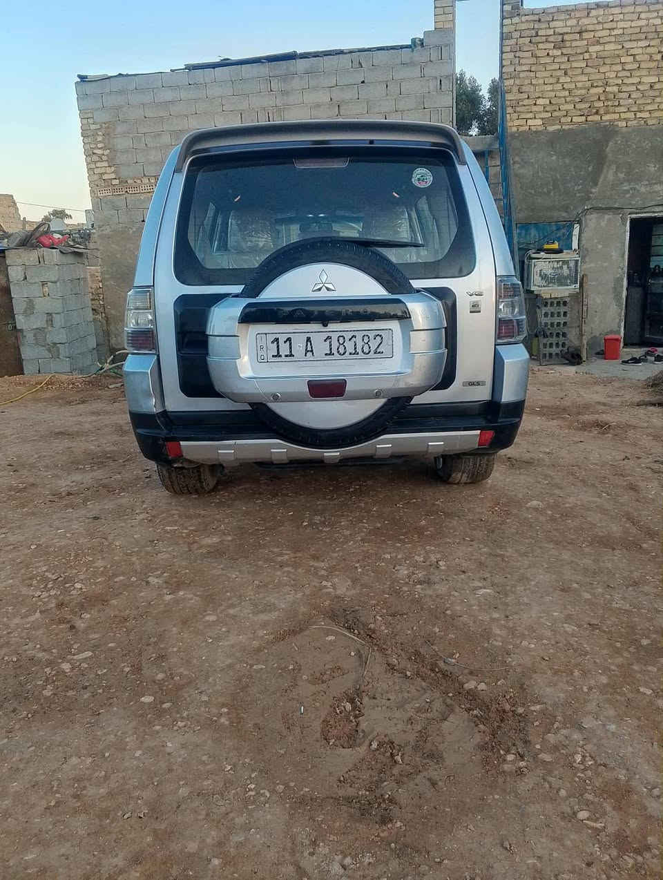 سلام عليكم باجيرو البيع سعر 130 وبيها مجال رقم بغداد ومكلني كربلاء الحر منطقت شريعه تبريد قطعتين وشقاله سياره كلها *********** المديل   8 20
