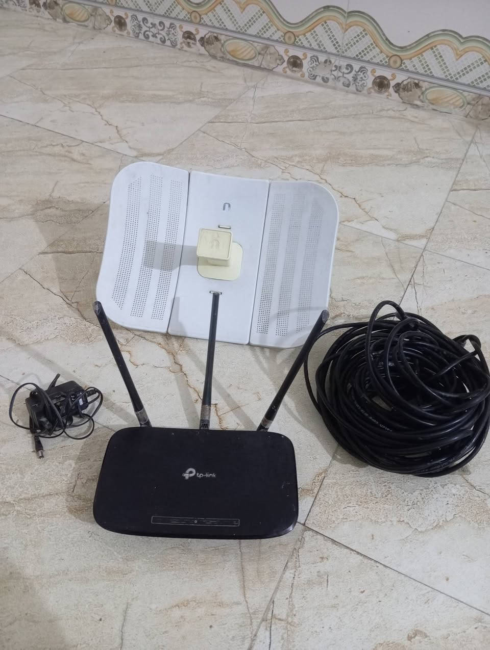 شبكه انترنت كامله مع ملحقاتها نضيفه جدا السعر 65 وبيه مجال ***********
