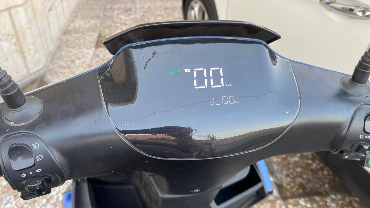 سلام عليكم عندي جي تي ار شحن جديدة بمعنة الكلمة وصل المعرض موجود السعر 900 بيها مجال عنوان بغداد مدينة الصدر رقم الهاتف *********** بس وتساب
