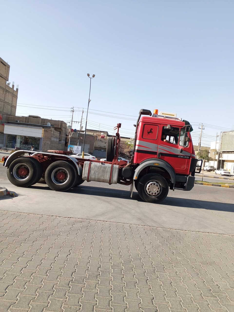 ذني السيارات للبيع السيارات مكفولات وجدد واراقام بسمي وحده نكليزي وحده الماني ومتوازي عليهن اثنينهن بسعر مناسب تواصل خاص ***********
