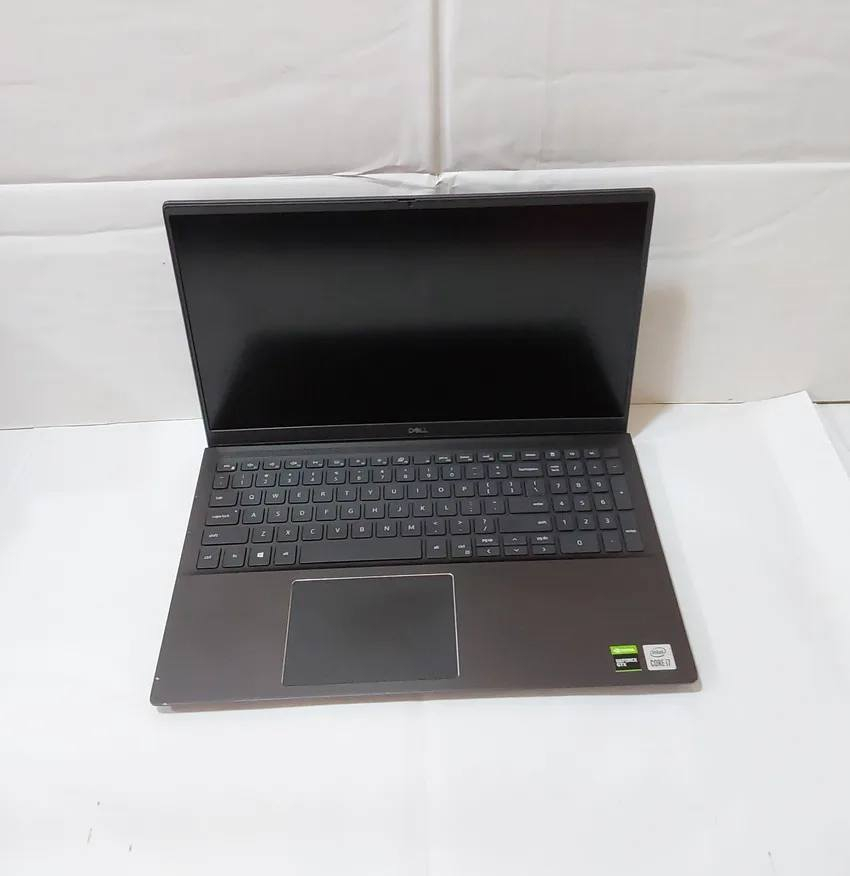 لابتوب Dell Vostro 7500 للبيع 
ممتاز للبرمجة وتطوير المواقع والتطبيقات بفضل معالج i7 الجيل العاشر وذاكرة 16GB RAM.
جيد لتصميم الجرافيك وتشغيل برامج مثل Adobe Photoshop وAdobe Illustrator.
مناسب للمونتاج وتحرير الفيديو بدقة 1080p باستخدام Adobe Premiere Pro.
قادر على تشغيل العديد من الألعاب المتوسطة بفضل كرت الشاشة NVIDIA GeForce GTX 1650 Ti.

Dell Vostro 7500
i7 10th H 16GB 512GB
Intel (R) UHD Graphics 8GB
NVIDIA GeForce GTX 1650 Ti -  4GB
كيبورد ستيكر ضوئي
دقة الشاشة FHD
سعر 770 الف
يوجد توصيل


**إذا كنت صاحب هذا الإعلان وتريد حذفه لأي سبب، رجاءا أرسل رسالة إلى الدعم الفني**