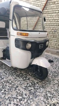 مرحبا عندي تكتك معتاز بيه سايق غير متواجد ع فيس 07740245342