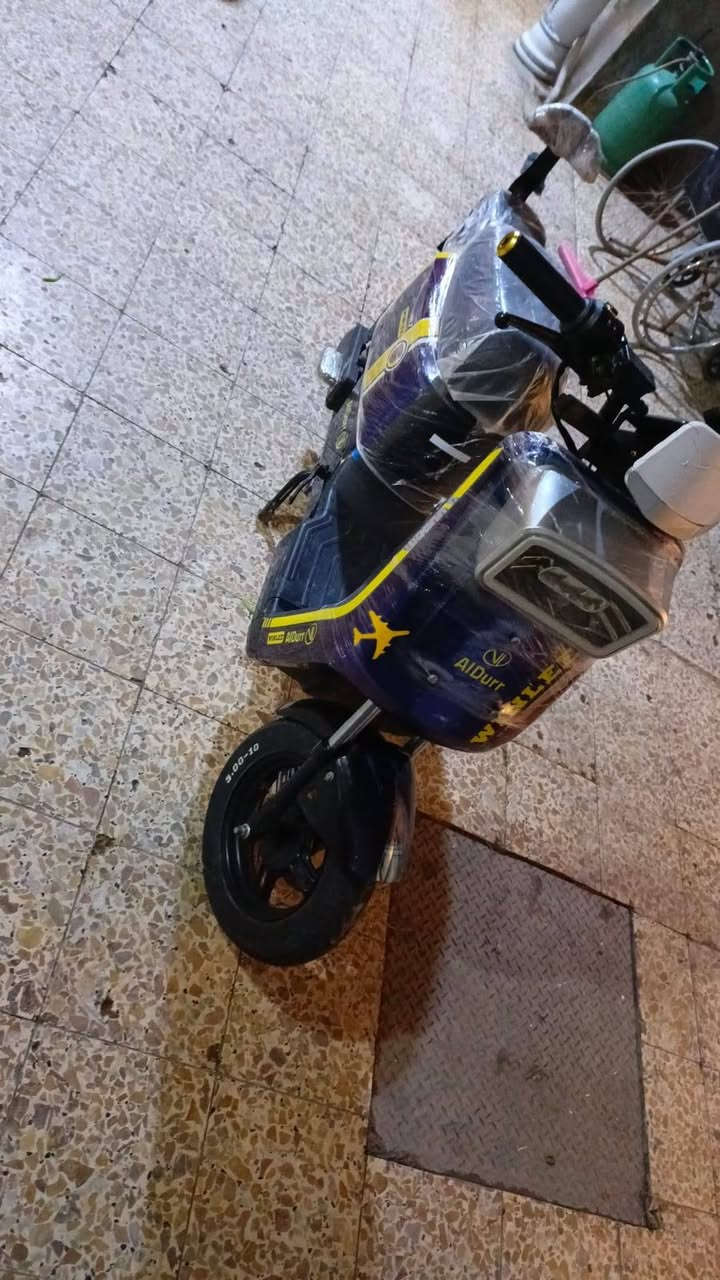 سلام عليكم دراجه شحن موديل 2025 مكفوله كفاله عامه دراجه بعدها جديده 33 امبير سعرها 500 والشراي يجي خاص وانا بخدمته مكاني البصره القبله وهذه رقمي ***********
