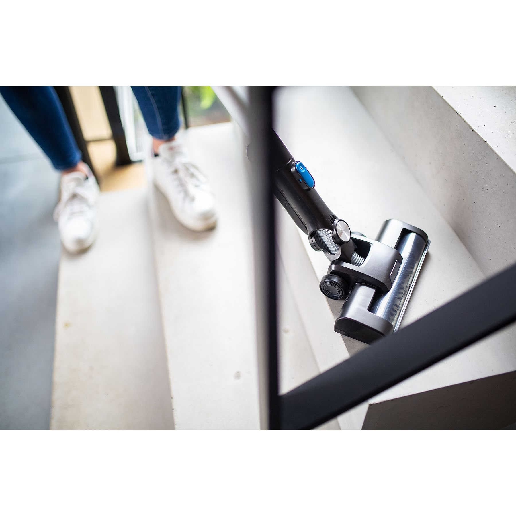 مكنسة يد لاسلكية من طراز Koenic KVR 21621. 
تعمل بنظام الإعصار (Cyclone System).
جهد البطارية 21.6 فولت.
سعة الحاوية 250 مل.
سهلة التنظيف.
مدة التشغيل تصل إلى 5 ساعات (على الأقل في وضع الاستعداد أو الشحن)، مع مدة تشغيل فعلية تبلغ 15 دقيقة على المستوى 1 و30 دقيقة على المستوى 2.
.
.
.
.
.
.
#العراق #اكسبلور #كربلاء #بغداد #البصرة


**إذا كنت صاحب هذا الإعلان وتريد حذفه لأي سبب، رجاءا أرسل رسالة إلى الدعم الفني**