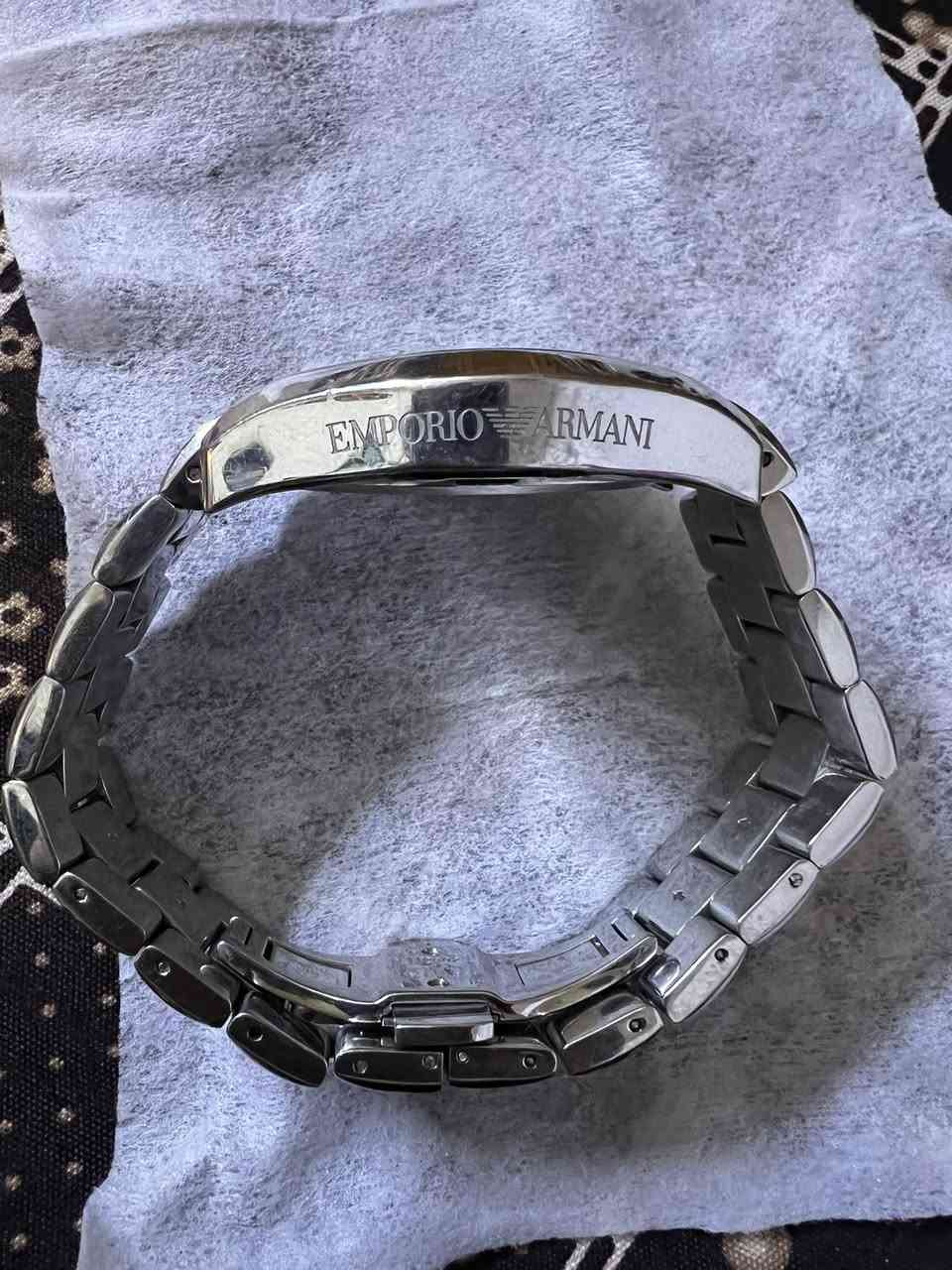 � ساعة Emporio Armani سويسرية أصلية للبيع 🔥

⌚ ساعة إمبوريو أرماني رجالية أنيقة، ستانلس ستيل بالكامل، وجه أسود مع تفاصيل فخمة وتصميم كلاسيكي راقٍ.

✅ أصلية
✅ شغالة بصورة ممتازة
✅ بحالة جيدة جداً
✅ تاريخ + عدادات داخلية
✅ مناسبة للاستخدام اليومي والمناسبات

💰 السعر: 175,000 الف دينار عراقي
📍 الموقع: بغداد
📩 التواصل عبر الخاص ***********
واتساب فقط
ملاحظة: الساعة بحالة جيدة كما موضح بالصور، والبيع بسبب عدم الحاجة إليها
