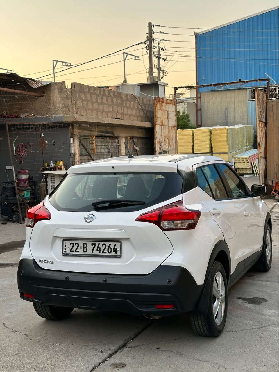 نیسان کیکس ۲٠۲٠ بێ سبوغ دوو سێ  جێگای بچوک پی دی ئارە سەنەوی نوێیە گێر و مەکینەو تەبرید بە شەرت یەک نەرمە تەزرەی خەفیفی هەیە  چوار تایەی نوێی بۆ بەستراوە ۳٤ هەزار رۆیشتوە هەموو شتی بەشەرت 
*********** أربيل, العراق
