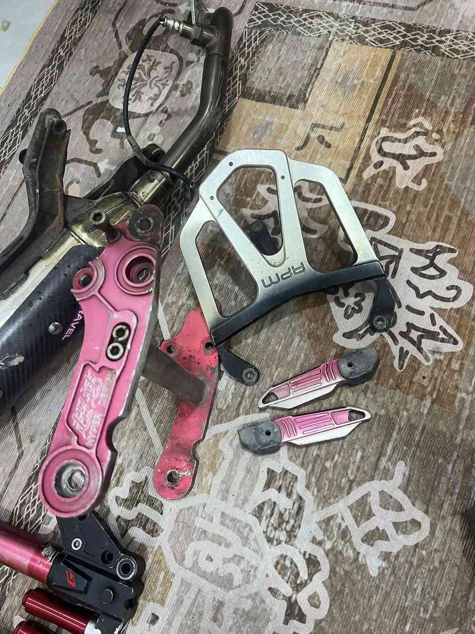 غراض كرزيات  وصلنصة ستيل قطعتين للبيع مكاني حلة توصل موجود
***********
