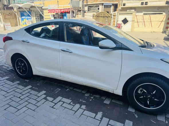 السلام عليكم اعادة النشر 
هونداي افانتي خليجي 2012 رقم بغداد انكليزي باسمي حادث جاملغ خلفي وبيها صبغ حزام رش محرك ١٦٠٠ مري شفط شاشه داخل نظيف كير خير من الله السعر ٩٠  وبيها مجال بسيط وترهم مراوس سونار موجود مكانها بغداد رقم ***********
