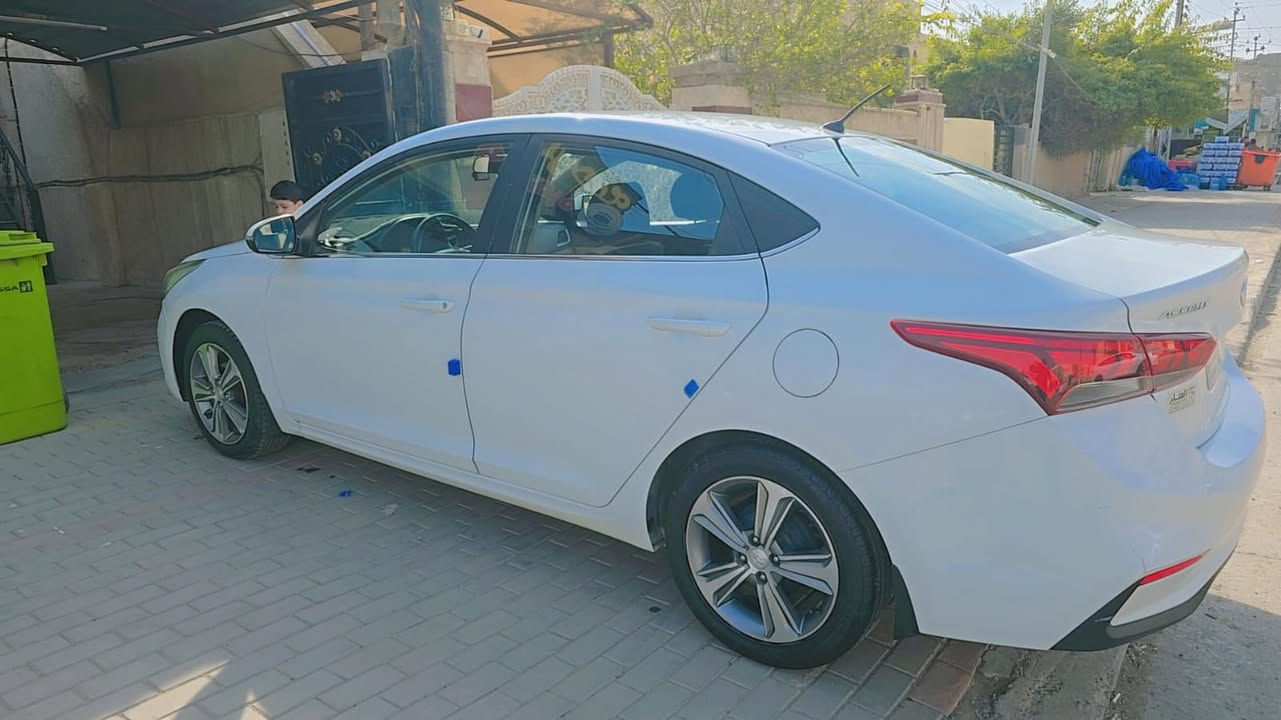 السلام عليكم
اكسنت خليجي 2019 

مواصفات : شاشه , فتحه 

بيها حالوب بالبنيد وكم نقطه بالقماره وبيها طخه بالباب الخلفيه عكس السايق 

كير ومكينه مكفولات السياره كامله بدون اي نقص 

السعر 130 ورقه مكان السياره بغداد 

***********
