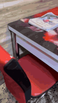 تخم ٨ مقاعد قنفتين ام ٣ وقنفه ام ٢ سعر ٤٠٠ وميز طعام وكراسي ٤ بسعر ٥٠ بلديات ***********٩
