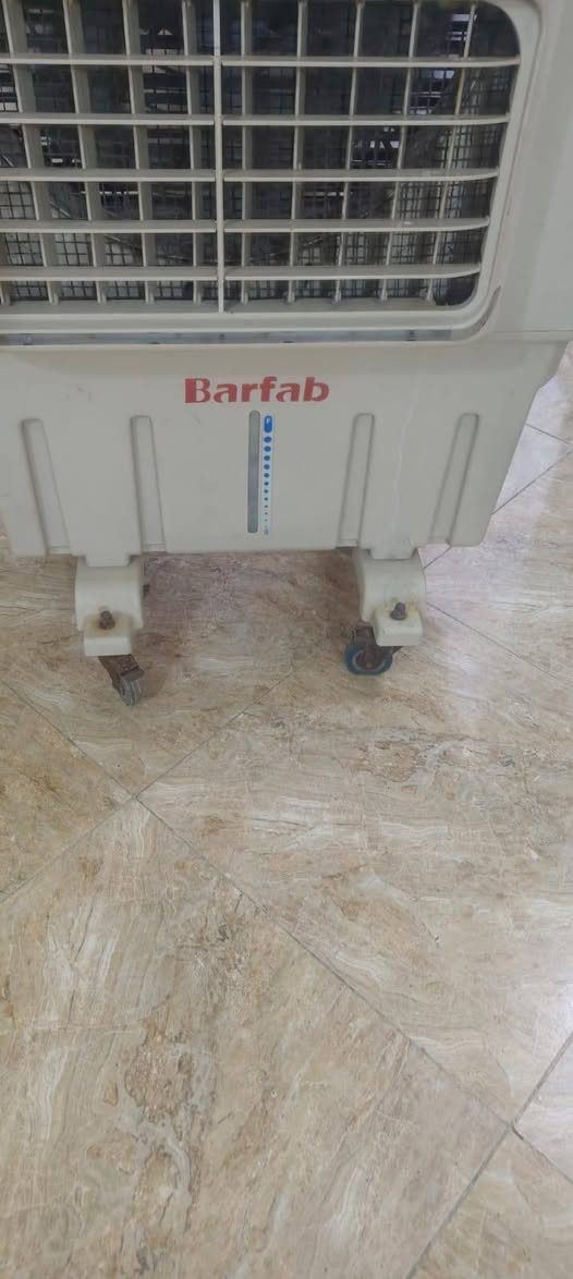 سلام عليكم مبرده كنفيره حجم كبير جديده بس الدفع مالها ضعيف ما عرف كنديسر يحتاجلها سعرها 70 مكاني الشعب رقم ***********
