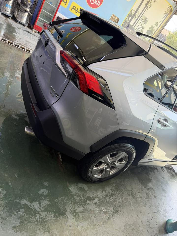 السلام عليكم
راف فور 2024
Xle
لون سلفر 
وارد امريكي 
تبديل قطعتين جاملغ وقبغ جنطة بدون صبغ 
موصفات xle المعروفة 
مكاني بغداد منصور 
السعر 235 ورقة مع المجال بسيط 
***********
