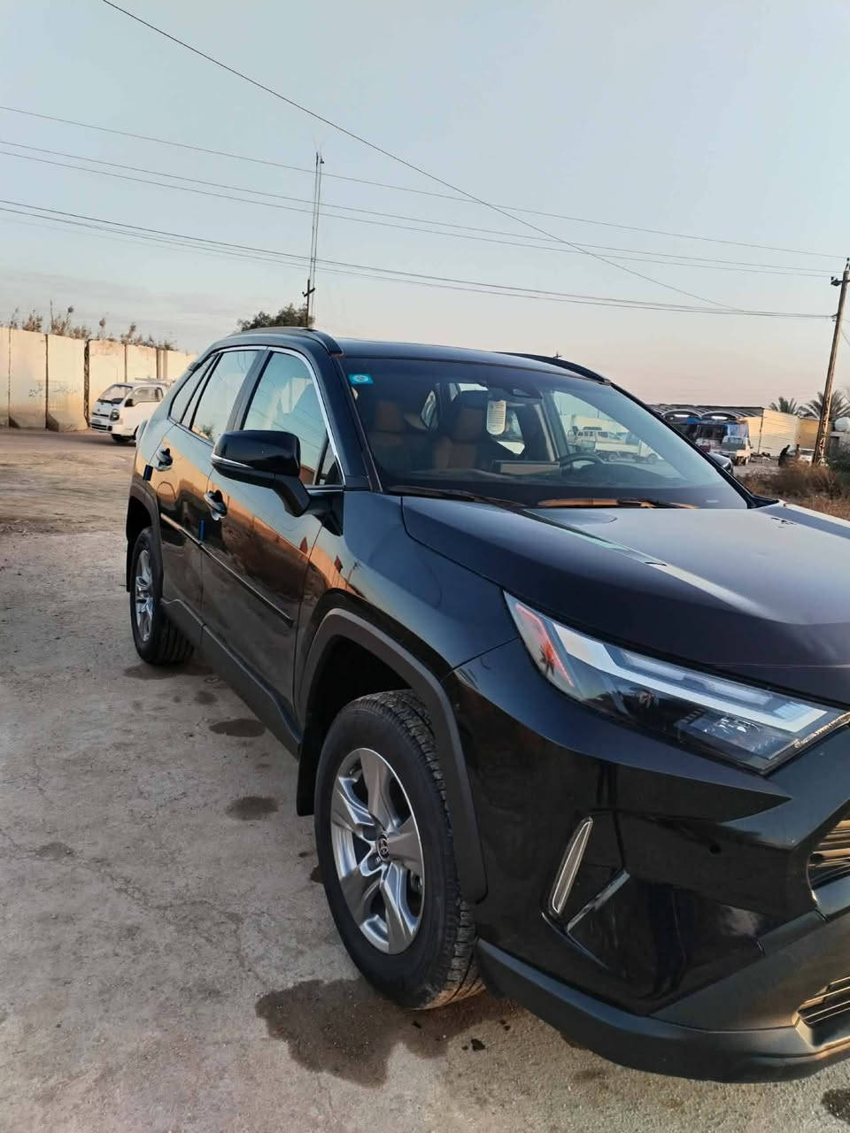 السلام عليكم راف فور 24 للبيع
رقم بغداد ...ماشيه 9. الف ..فئه XLE.   بانزين محرك 2500
بدون تبديل 
***********
