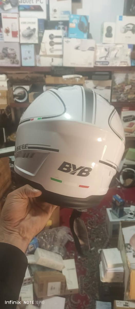 سلام عليكم عندي خوذه مال دراجه ناريه  قياسها لارج والله ما مستخدمه بس جيف زغيره عليه وصيتهه من امزون مال باله اصليه على تيك توك سعرها ٤٠ الف موجوده غراظه كلهه عنواني الكرخ شارع حيفه قرب العطيفية ليحب يتواصل هاذه رقمي *********** متواجد واتساب وسيمكرت مازنجر
