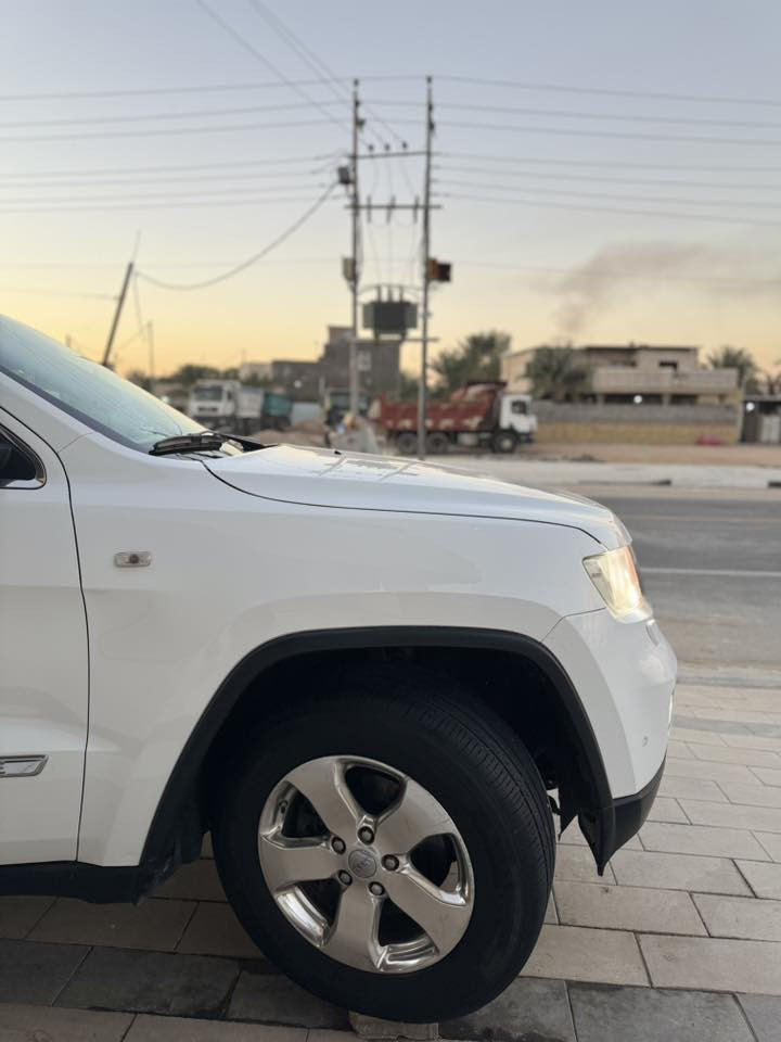 اللهم صلي على محمد وال محمد
السلام عليكم بيع فقط بدون مراوس بدون مراوس 

جيب لمتدد Vib فول مواصفات 2013 وارد خليجي مكفوله كفاله عااامه من الضربه والصبغ والتبديل 

حته الدعاميات على وضعه الشركه

شرط برغي ممفتوح بيها كل قطعها بلاد 

رقم بغداد مشروع وطني سنويه مجدده لغايه 2030 شرط التحويل مواصفات كشنات جلد قرميدي كشنات كهرباء تبريد شاشه تحكمات جكات تصعد وتنزل خزن ميموري ستيرن تشغيل عن بعد مري شفط كشافات ضباب سلايد روف فتحه 4 بصمات ماوس وضعيات قيادة سبورت طين ثلجي فورويل تبريد قطعتين منضومه زنون كامله حساسات وبعد معروفه مواصفات لمتدد

السيارة كامله مكمله من كلشي محرك وكير 3600 شرط ابيع ع الفحص اذا بيها برغي مفتوح مرجوعه تخم تاير ويل 18 جديد حداده جديدة 100‎%‎ تبريد وتدفئه كله شغال حجر صالنصه موجود السيارة ماشيه
128 

 حقيقي بدون تلاعب بالعداد 

 السيارة كلش جديدة ونصبه ونضافه احلى من الصور بهواي وبيها كتاب سونار من المندلاوي وتجي وتشوف وتفحص بعينك للاستفسار الاتصال بالرقم ***********

السعر 187 

مكان السيارة البصرة 

بيع فقط بيع فقط بدون مراوس

رجأً بدون تعليقات سلبيه

السيارة كلش نضيفه وبالواقع احلى بعد
