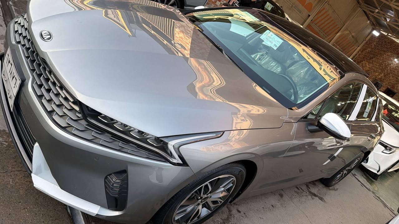 تحيه طيبه السلام عليكم
كي فايف 2021  خليجي مكفوله 
فول مواصفات
ماشيه 41 الف
مكينة 2000 دوش
بصمه ابواب
بصمه تشغيل عن بعد 
شاشه كامره
تحكم ستيرن 
حساس خلفي أمامي 
كرسي كهرباء 
مري شفط 
ترحيب على بعد 
بانوراما 
لايت عدسه 
تبريد أمامي خلفي 
ويل كب 
لد خلفي 
شاحن وإير لس 
3انطمه وضعه قيادة 
رقم اربيل شرط تحويل مباشرة 
198 ورقه وبيها مجال 
اي استفسار رقم صاحب السياره 
***********
مكان بغداد البياع
