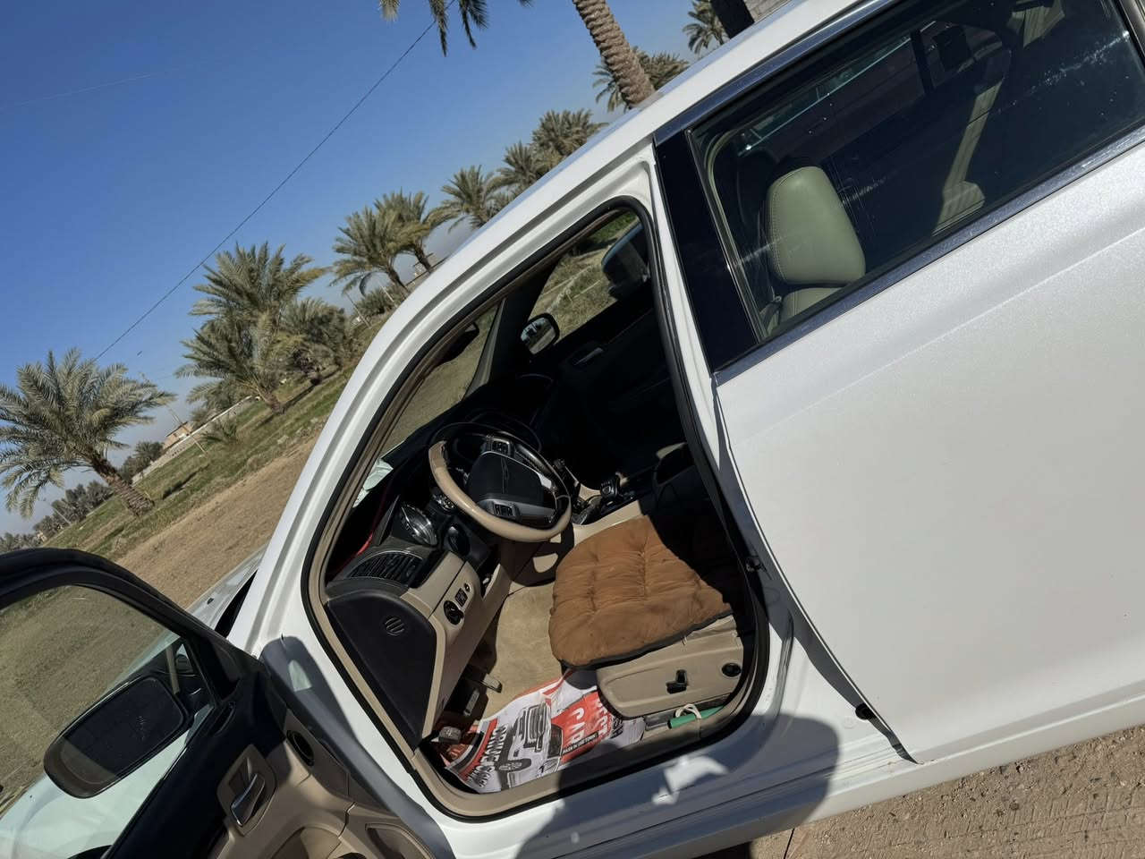 اوباما 2013اصل بسمي 
السياره متعوب عليه جاهزه متصرف عليه الف جاهزه 
السياره سي للبيع فقط 
مكان السياره بغداد ابو غريب 
الرقم ‭0 776 233 9518‬
