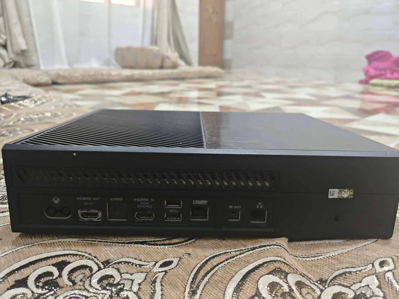 إكس بوكس ون (Xbox One) نظيف للبيع مع كامل ملحقاته.
الملحقات:

​يد إكس بوكس "إليت" الاحترافية (شغالة وعال العال).

​كاميرا ويب + ماوس سلكي.

​الوايرات كاملة (الباور والـ HDMI).

​الجهاز هارد 500 جيجا، شغال 100% وما بيه أي عطل أو مشكلة، وبس بيه الخدوش السطحية العادية مال الموديل الأسود.

​السعر: 150 وبي مجال للطيبين 

الموقع: الموصل (تسليم يد بيد).

​الرقم/ *********** واتساب او خاص فقط
