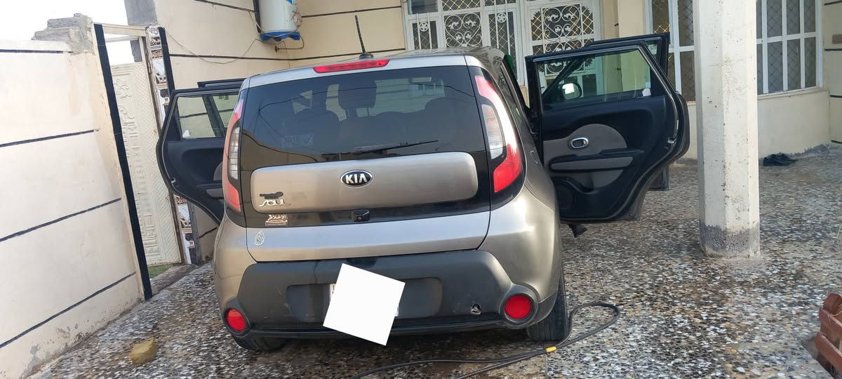 كيا صول موديل ١٦بغداد بئسمي مشروع وطني محرك ١٦٠٠جي دي اي وارد امريكي ضربتها جامرلغ شبر وشبر  بلباب سعر ١١٠  *********** سياره كلش نضيفه مابيها قطره صبغ ماعدا الوارد
