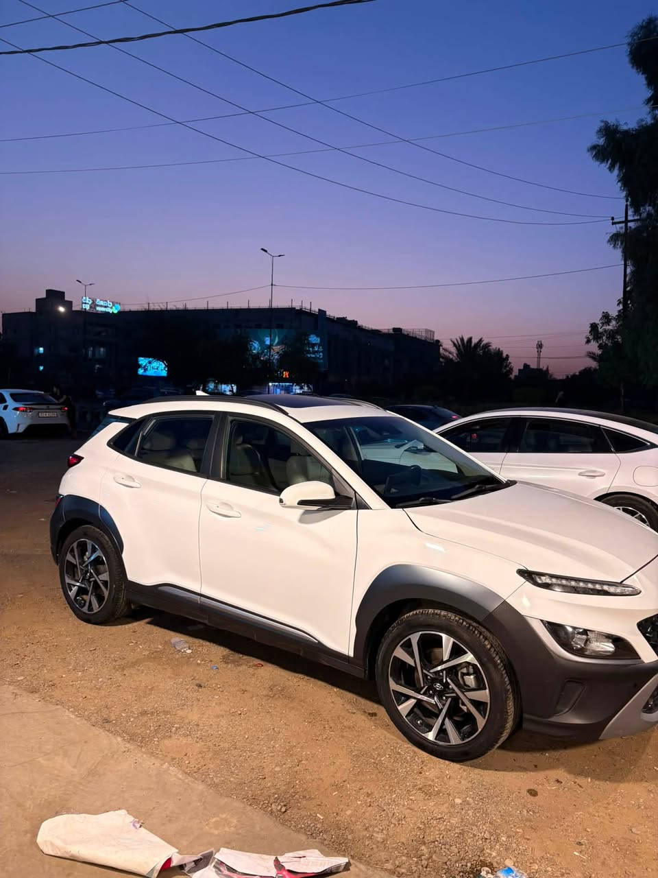 🚗 هيونداي كونا 2022 فل أوبشن (أعلى مواصفات من الشركة)
🔹 اللون: أبيض
🔹 أوتوماتيك – بنزين
🔹 الممشى: 75 ألف ميل

أبرز المواصفات:
✅ فتحة سقف
✅ عداد ديجتال كامل
✅ شاشة كبيرة + Apple CarPlay & Android Auto
✅ تشغيل بصمة + دخول ذكي (Smart Key)
✅ مقاعد جلد كهربائية
✅ كاميرا خلفية + حساسات
✅ مثبت سرعة
✅ نظام المحافظة على المسار (Lane Keep Assist)
✅ التحذير من التصادم الأمامي
✅ مراقبة النقطة العمياء
✅ LED أمامي
✅ جنوط رياضية ألمنيوم
✅ تحكم كامل بالمقود
✅ مرايا كهربائية مع إشارات
✅ نظام الثبات الإلكتروني (ESP) + مانع انزلاق + ABS
✅ 6 وسائد هوائية
✅ مكيف ممتاز

✅ استخدام شخصي
✅ جاهزة للفحص ولا تحتاج أي مصروف
✅ الضرر: قطعة واحدة فقط

💰 السعر: 161 ورقة (قابل للتفاوض بالمعقول)

📍 بغداد – الدورة
📞 ***********
